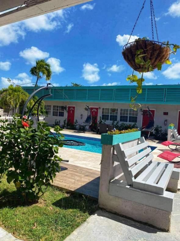 Georges Royal Inn Frederiksted Exterior foto